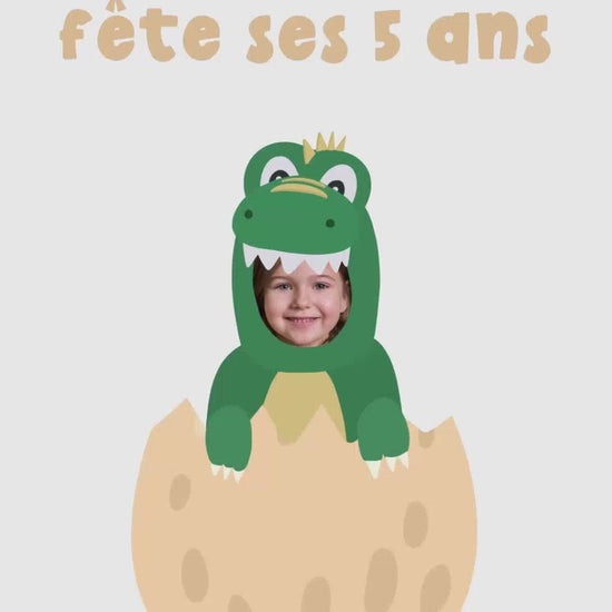 Invitation vidéo de 30 secondes pour annoncer un anniversaire sur le thème dinosaure, avec votre enfant déguisé en dino qui sort de l'oeuf